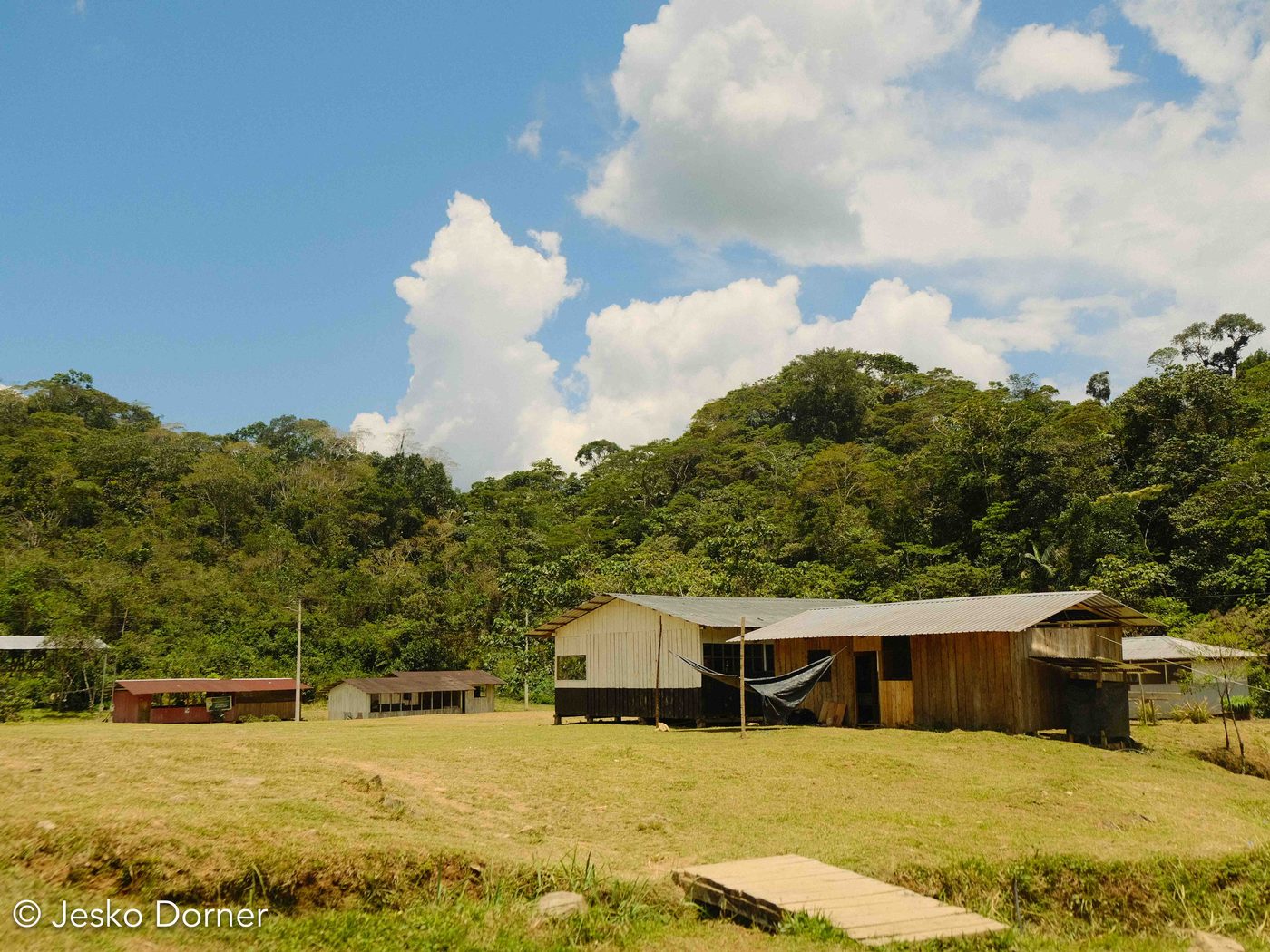 El centro de la comunidad de Maikiuants rodeado de selva